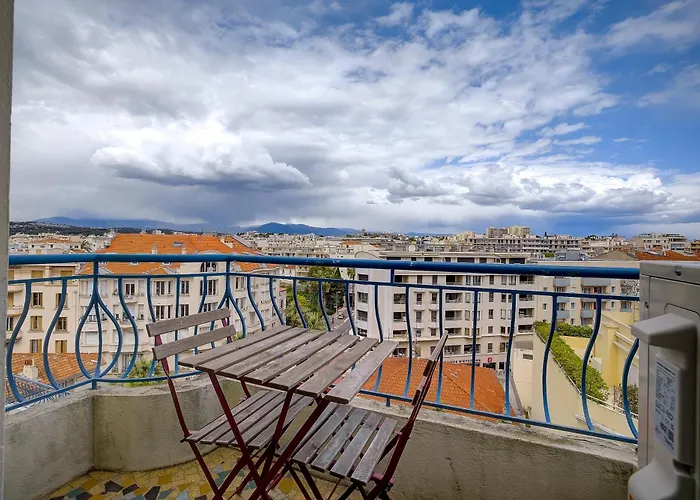 Magnifique Le Dauphin 50m Des Plages * Juan-les-Pins